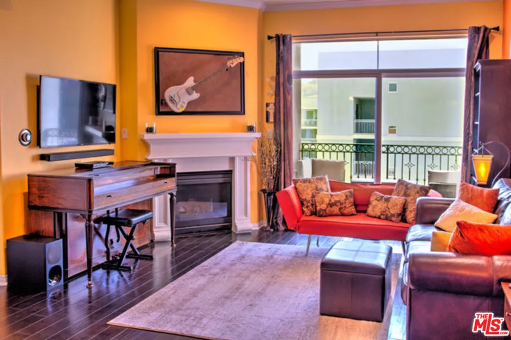 3750 Santa Rosalia Drive #604 Los Angeles, CA 90008
