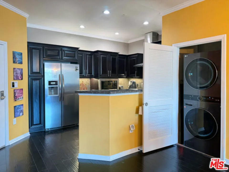 3750 Santa Rosalia Drive #604 Los Angeles, CA 90008