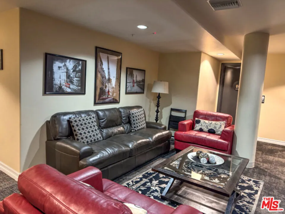 3750 Santa Rosalia Drive #604 Los Angeles, CA 90008