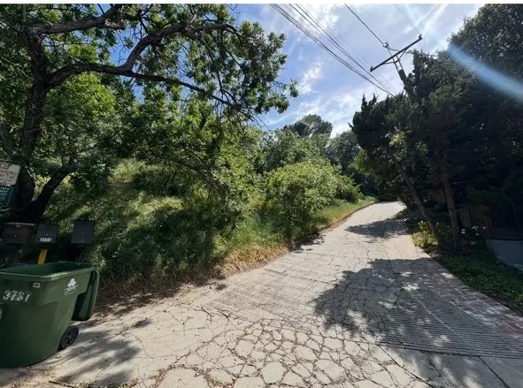 3721 Ventura Canyon Sherman Oaks, CA 91423