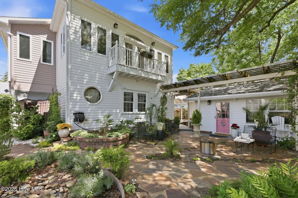 105 S Webb Street Swansboro, NC 28584
