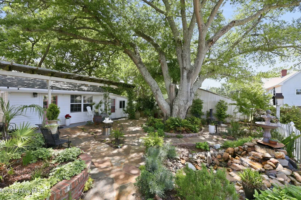 105 S Webb Street Swansboro, NC 28584