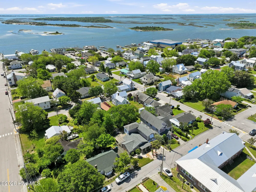 105 S Webb Street Swansboro, NC 28584