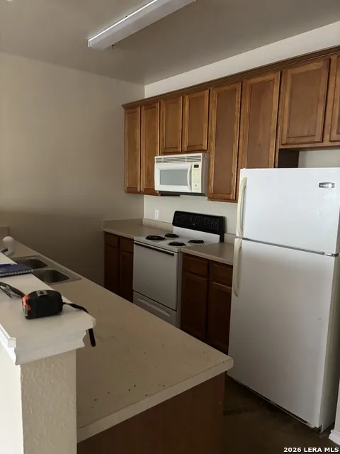 10614 Mathom Universal City, TX 78148