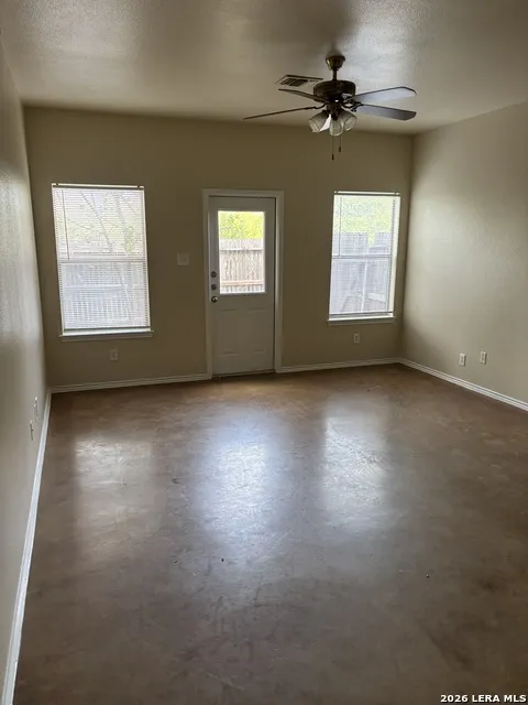 10614 Mathom Universal City, TX 78148