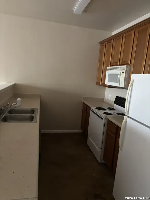 10614 Mathom Universal City, TX 78148