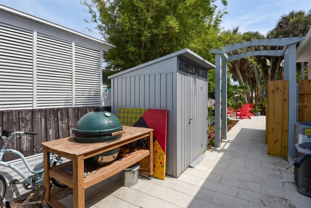 915 MAPLE STREET New Smyrna Beach, FL 32169