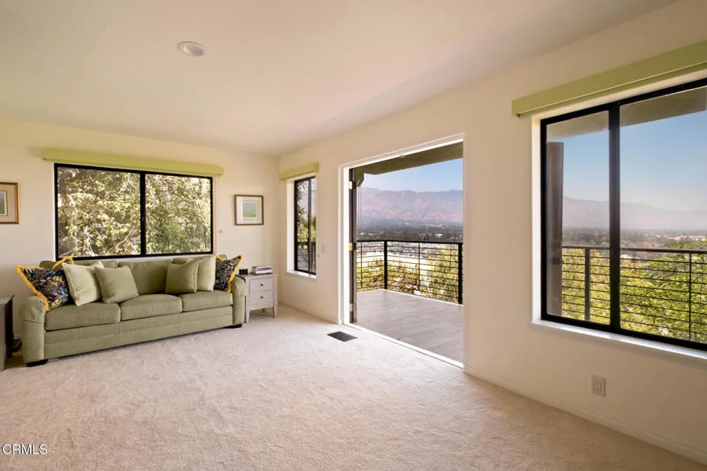 988 Glen Oaks Boulevard Pasadena, CA 91105