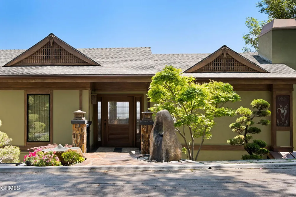 988 Glen Oaks Boulevard Pasadena, CA 91105