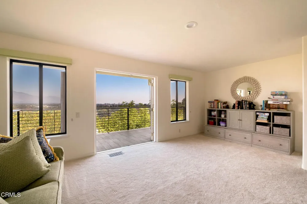 988 Glen Oaks Boulevard Pasadena, CA 91105