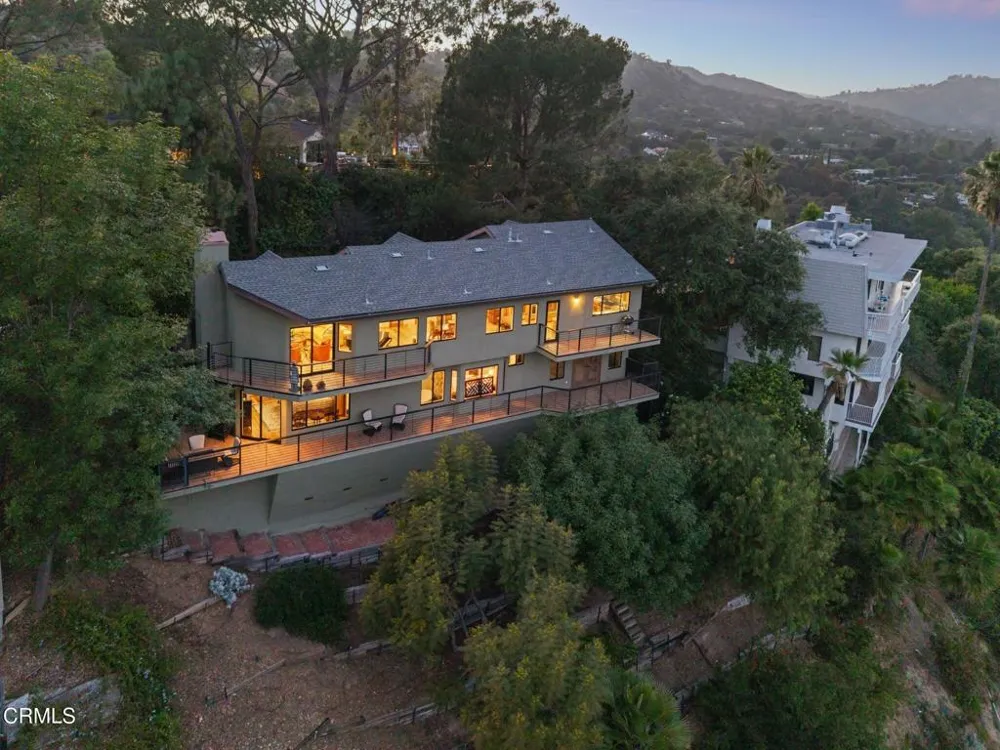 988 Glen Oaks Boulevard Pasadena, CA 91105
