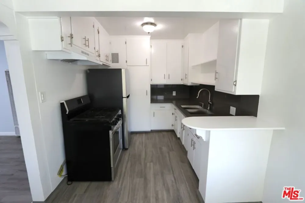 183 W Elmwood Avenue #D Burbank, CA 91502