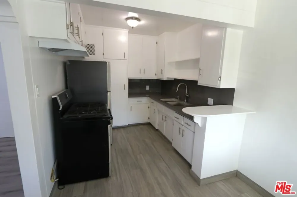 183 W Elmwood Avenue #D Burbank, CA 91502