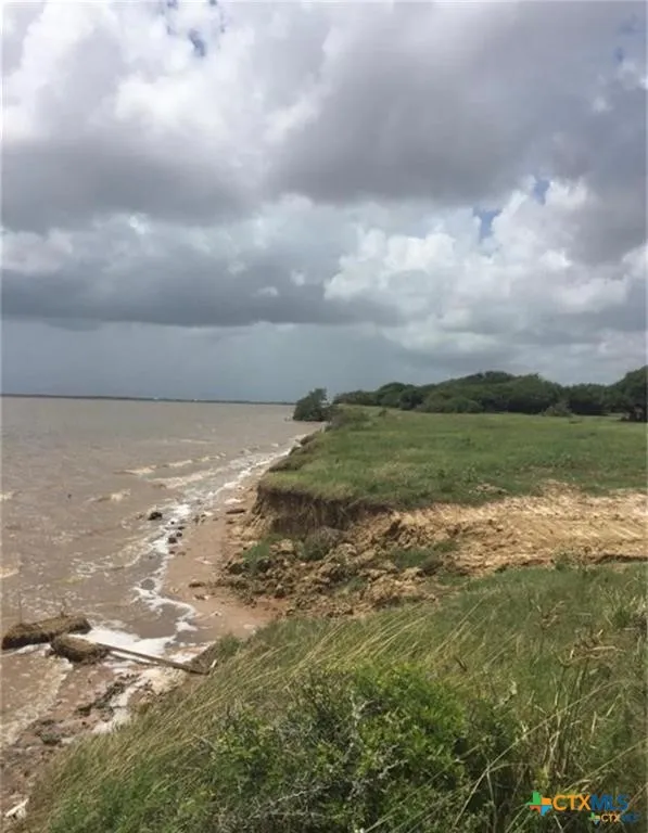 33 Fivemile Trail Palacios, TX 77465