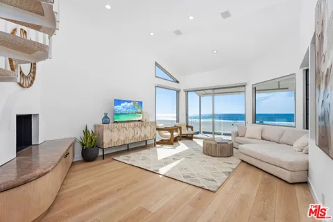 4 Jib Street #13