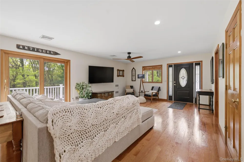 128 Sawmill Road Red Hook, NY 12571