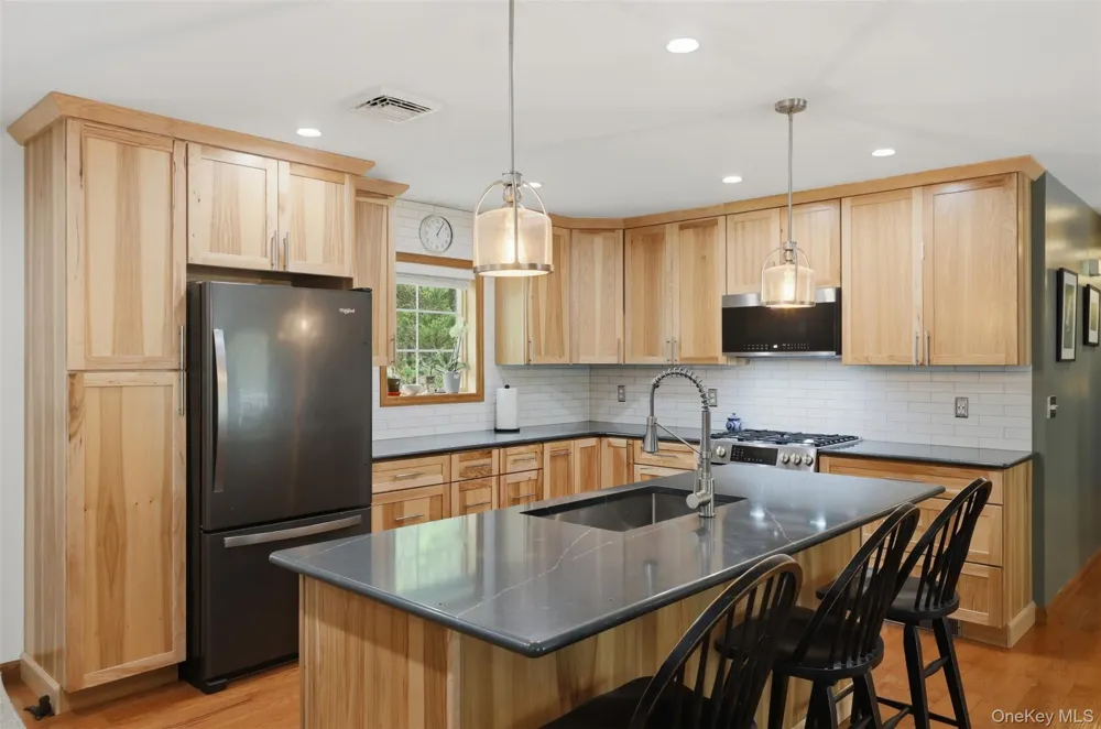 128 Sawmill Road Red Hook, NY 12571
