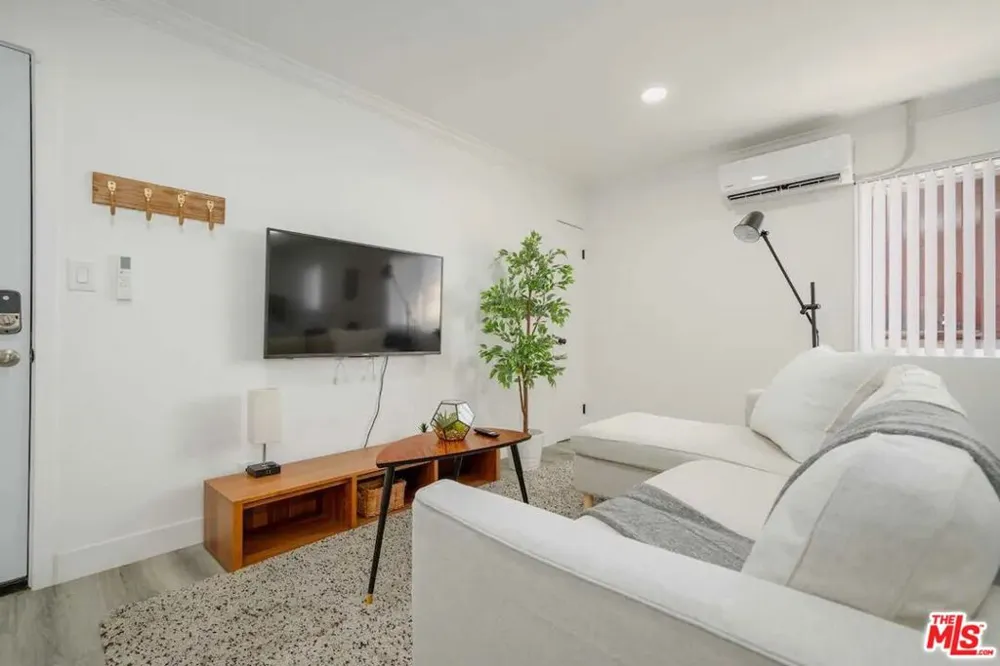 2417 S Budlong Avenue #3 Los Angeles, CA 90007