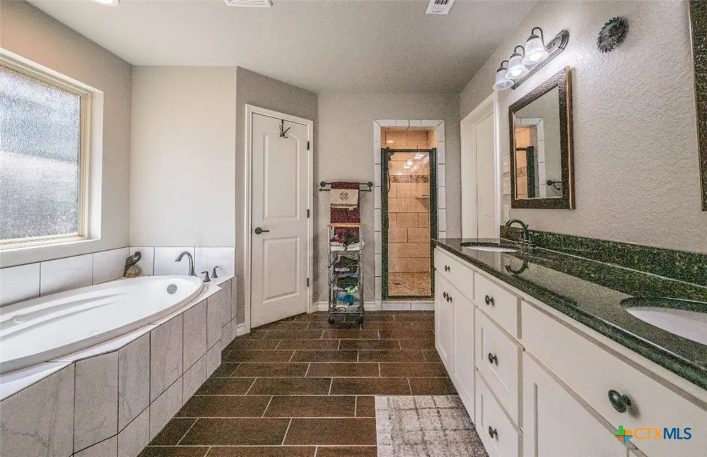 1421 Cottonwood Road Fischer, TX 78623