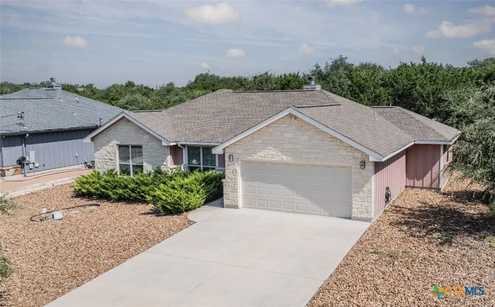 1421 Cottonwood Road Fischer, TX 78623