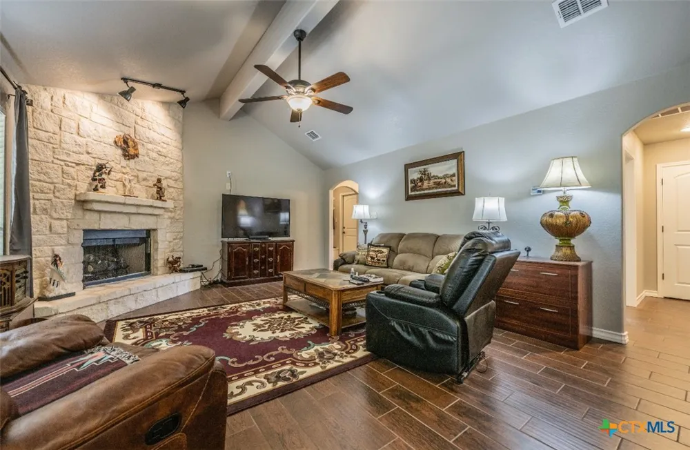1421 Cottonwood Road Fischer, TX 78623