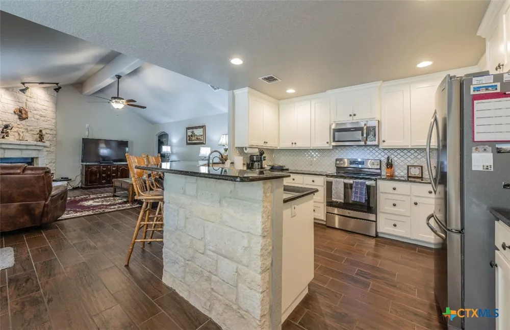 1421 Cottonwood Road Fischer, TX 78623