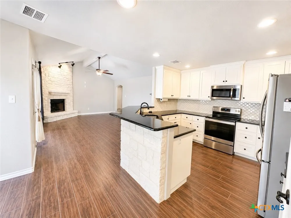 1421 Cottonwood Road Fischer, TX 78623