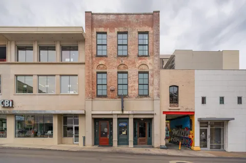 14 E 7th Street