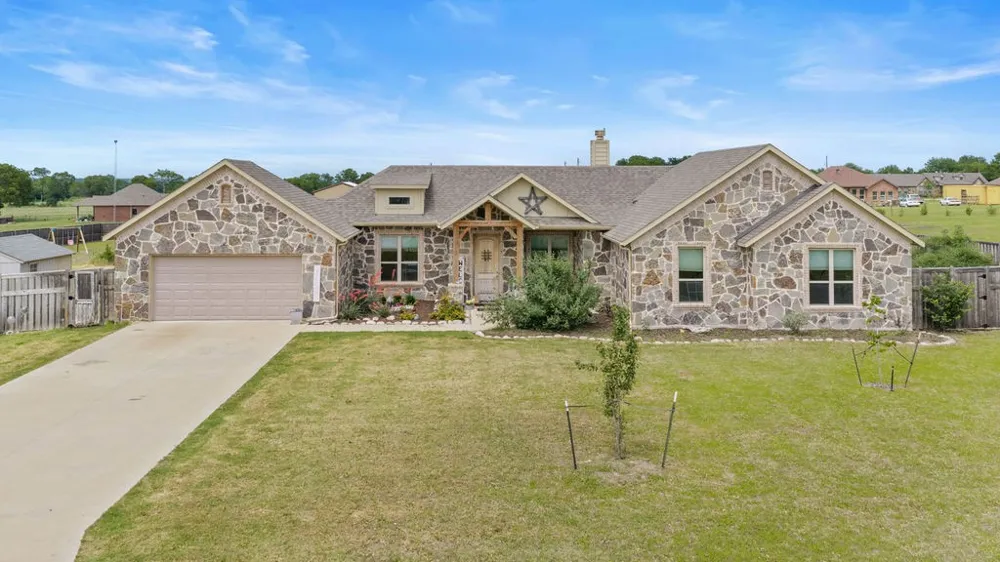 300 Delatorre Street Trenton, TX 75490
