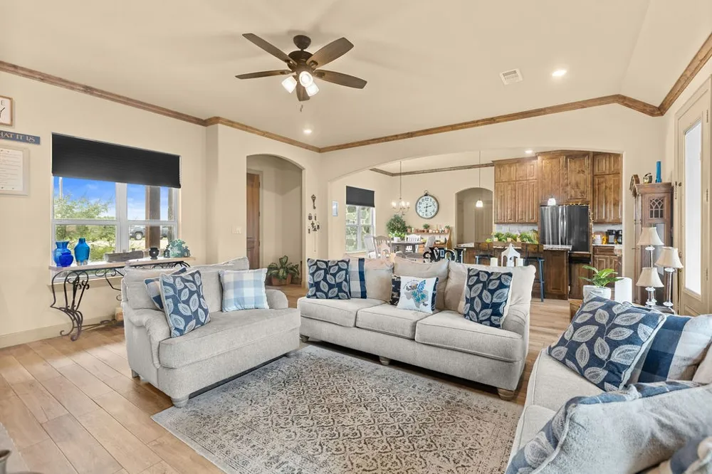 300 Delatorre Street Trenton, TX 75490