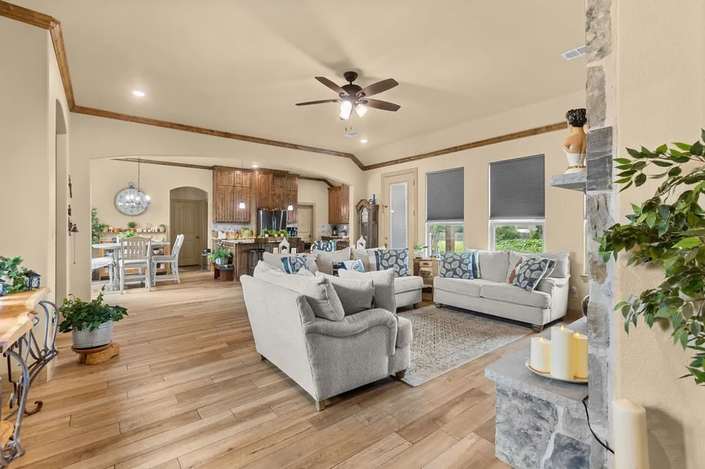 300 Delatorre Street Trenton, TX 75490