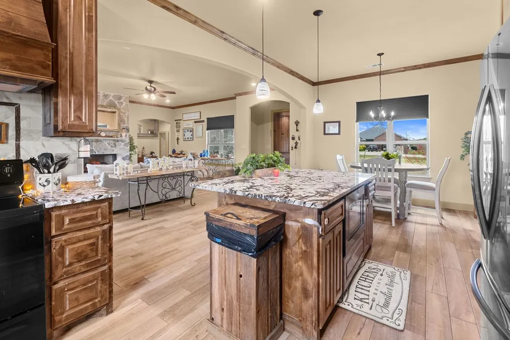 300 Delatorre Street Trenton, TX 75490
