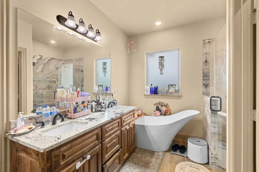300 Delatorre Street Trenton, TX 75490