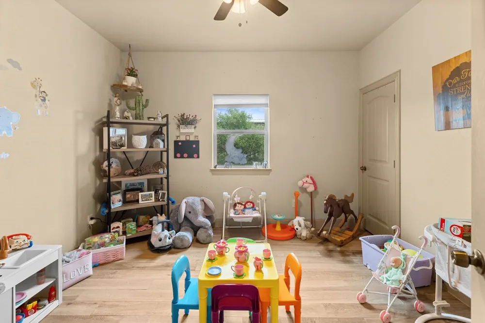 300 Delatorre Street Trenton, TX 75490