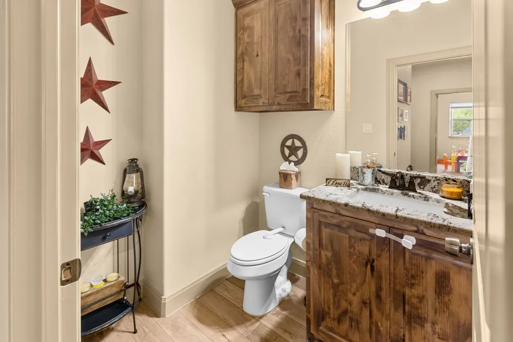300 Delatorre Street Trenton, TX 75490