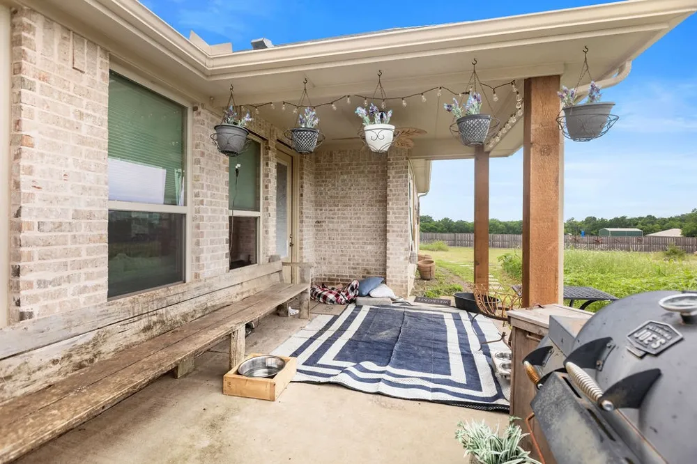 300 Delatorre Street Trenton, TX 75490