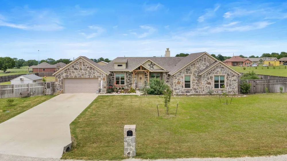 300 Delatorre Street Trenton, TX 75490