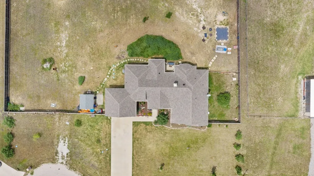 300 Delatorre Street Trenton, TX 75490