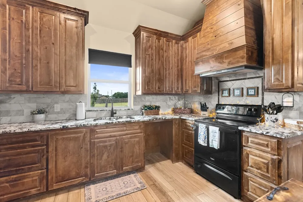 300 Delatorre Street Trenton, TX 75490