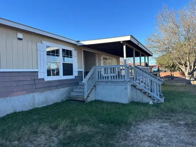 861 Avenue H Poteet, TX 78065