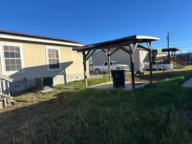861 Avenue H Poteet, TX 78065
