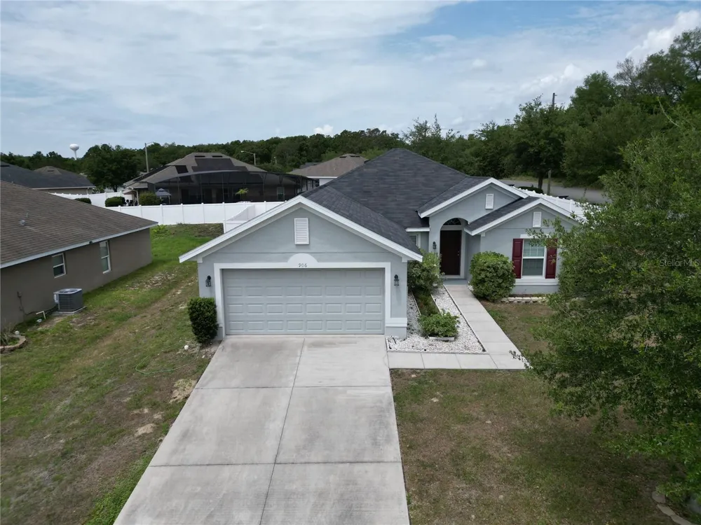 906 CHESTNUT DRIVE Fruitland Park, FL 34731