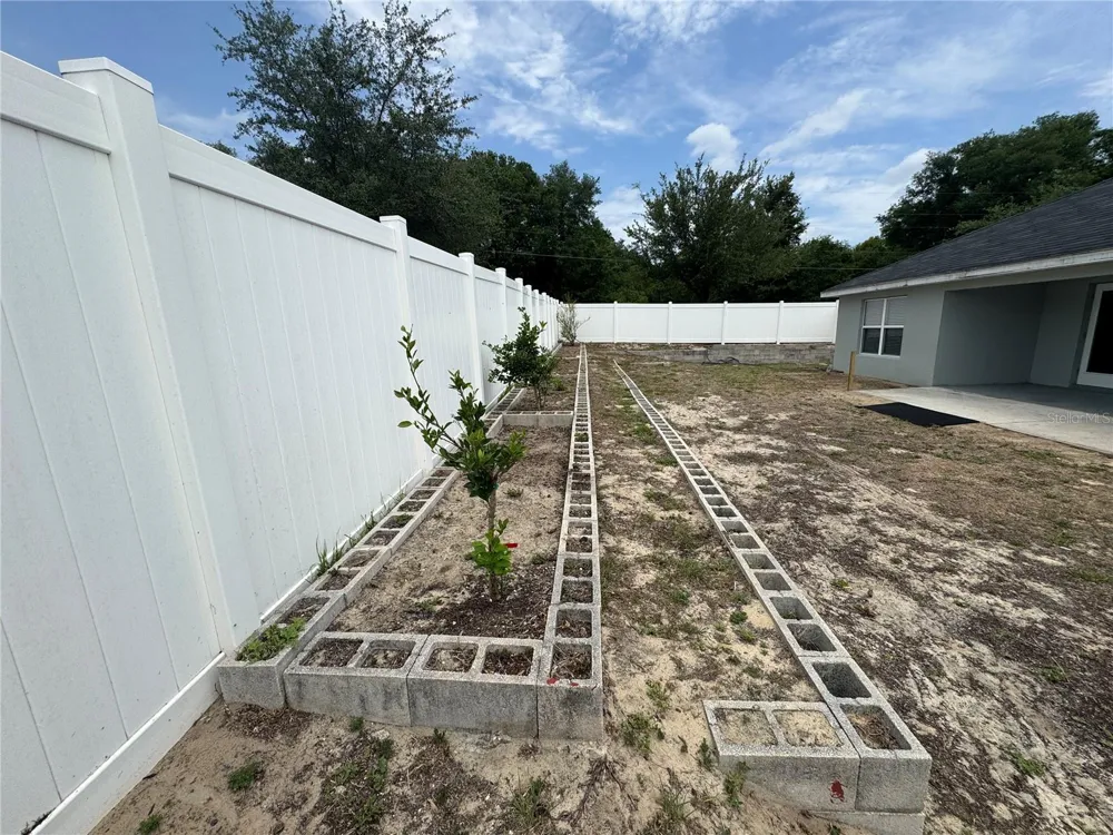 906 CHESTNUT DRIVE Fruitland Park, FL 34731