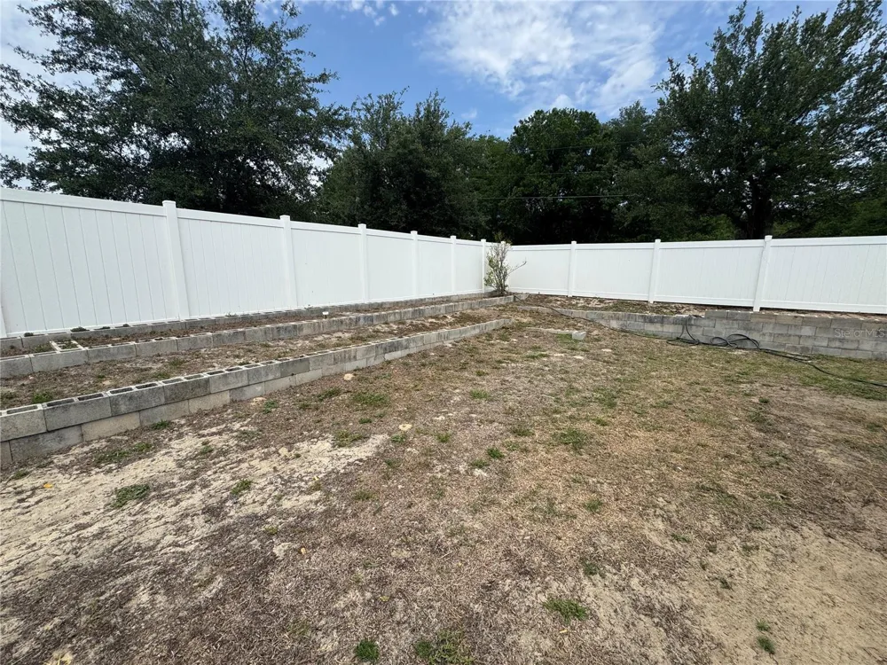 906 CHESTNUT DRIVE Fruitland Park, FL 34731