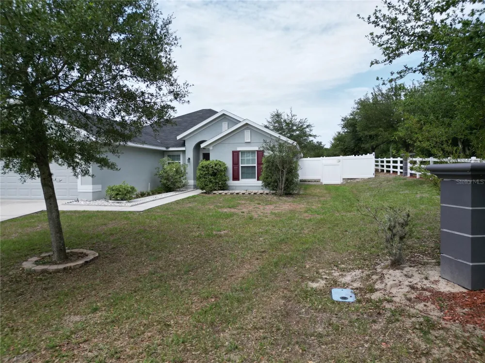 906 CHESTNUT DRIVE Fruitland Park, FL 34731