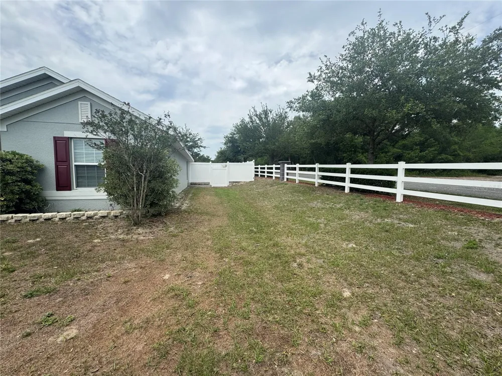 906 CHESTNUT DRIVE Fruitland Park, FL 34731