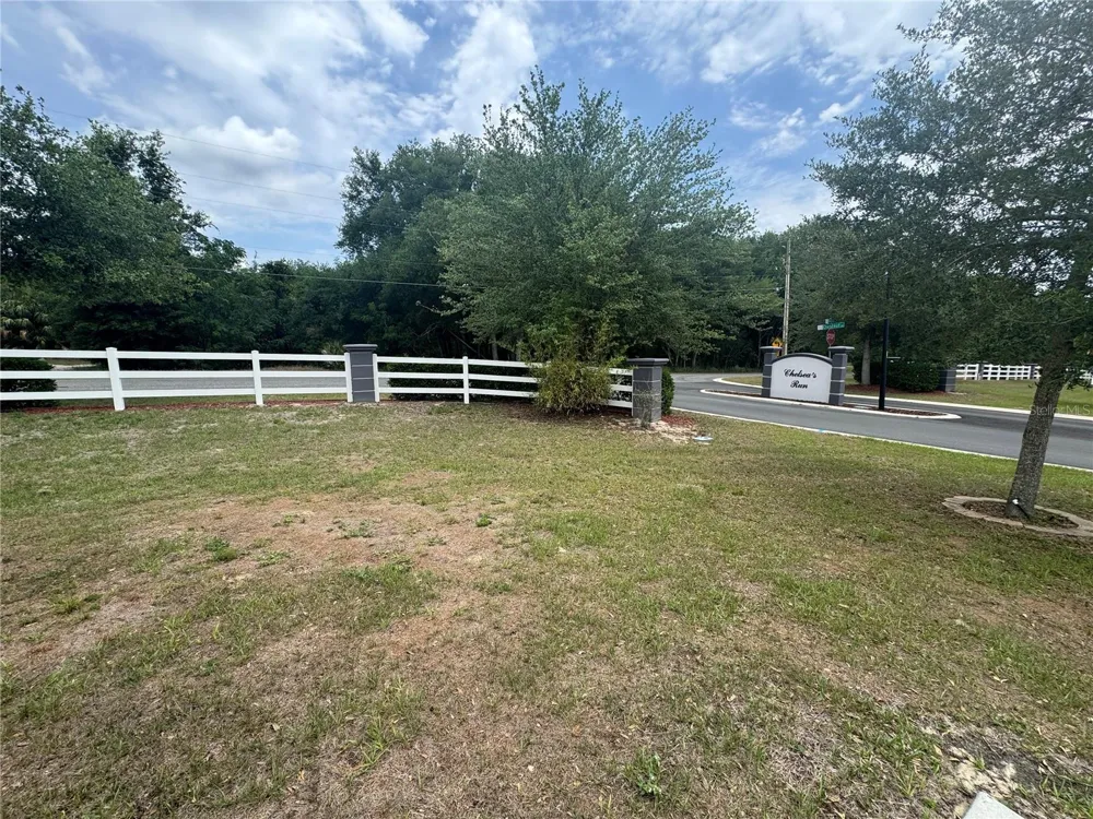 906 CHESTNUT DRIVE Fruitland Park, FL 34731