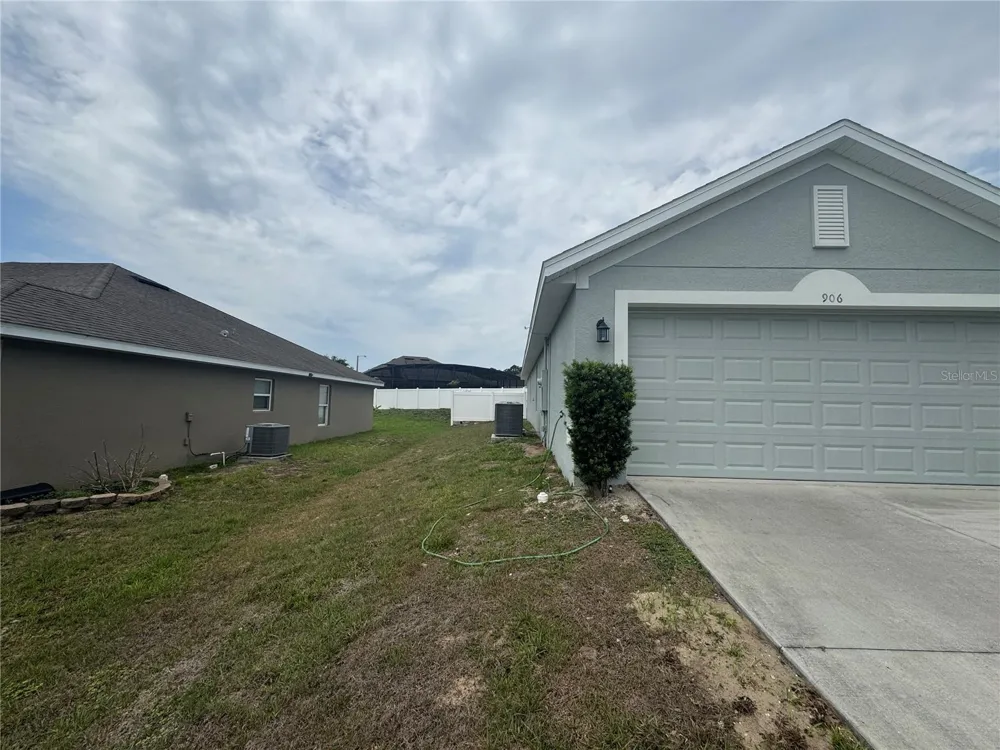 906 CHESTNUT DRIVE Fruitland Park, FL 34731