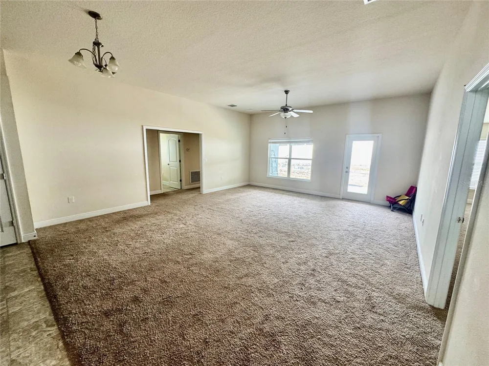 906 CHESTNUT DRIVE Fruitland Park, FL 34731
