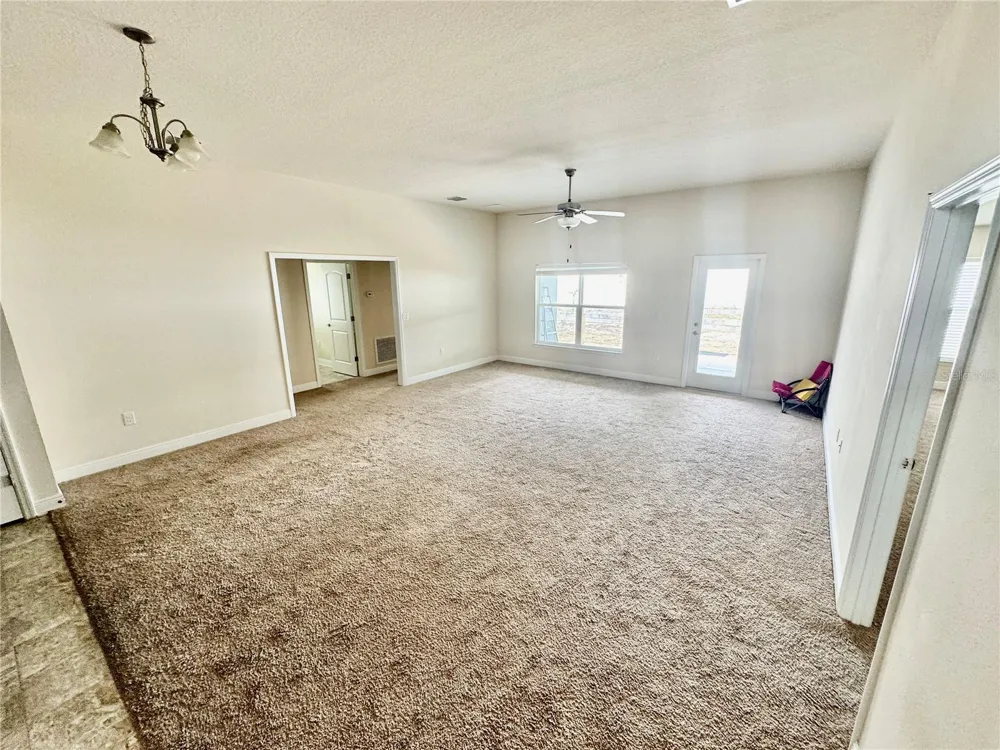 906 CHESTNUT DRIVE Fruitland Park, FL 34731